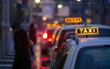 Prascy taksówkarze zablokowali Ubera