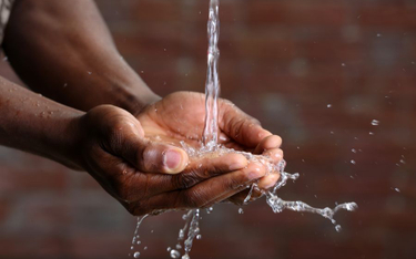 Rwanda, kraj bez wirusa, każe myć ręce