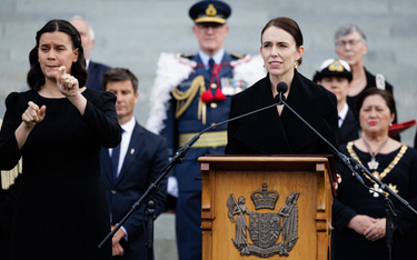 Premier Nowej Zelandii Jacinda Ardern przemawia podczas ceremonii proklamacji akcesji króla Karola I