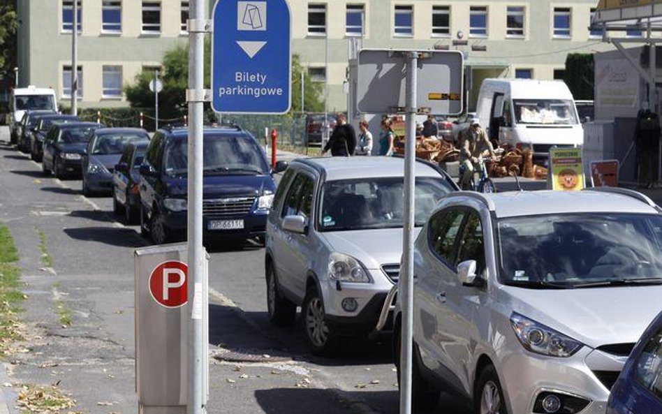 Za nieuprawnione korzystanie z karty parkingowej osób niepełnosprawnych grozi do 2 tys. zł grzywny.