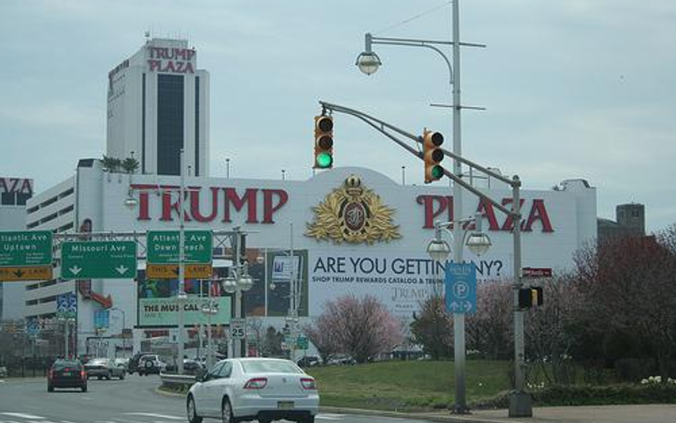 Kasyno Trumpa tonie w długach