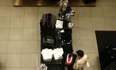 Trochę lepsze dane o bezrobociu i sprzedaży