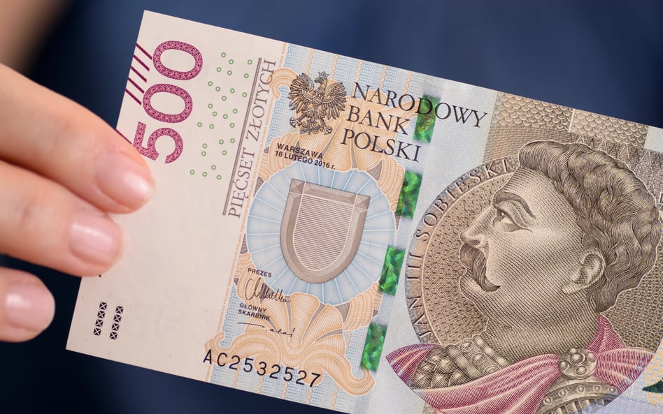 Złoty koryguje swoją siłę