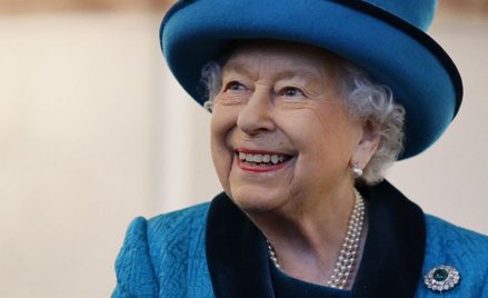 Królowa Elżbieta II zgadza się na "okres przejściowy" dla księcia Harry'ego i Meghan