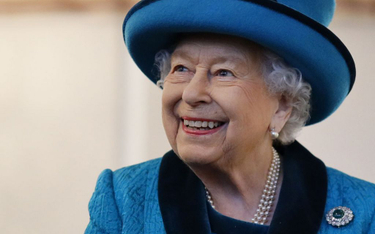 Królowa Elżbieta II zgadza się na "okres przejściowy" dla księcia Harry'ego i Meghan