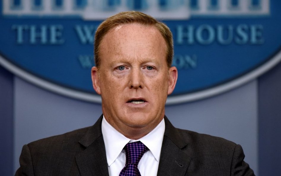 Trump powołał dyrektora ds. informacji; rezygnuje rzecznik Białego Domu