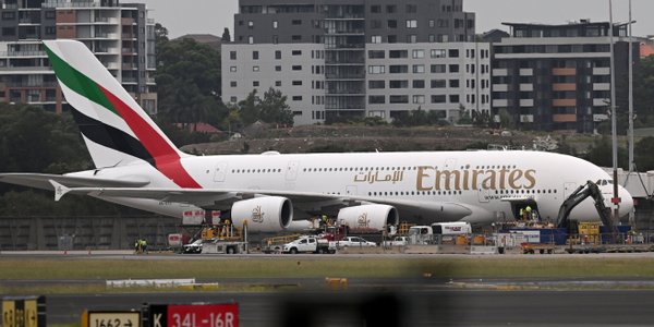 Powoli wraca ruch lotniczy. Rejsy rozkładowe przez cały czas odwołane