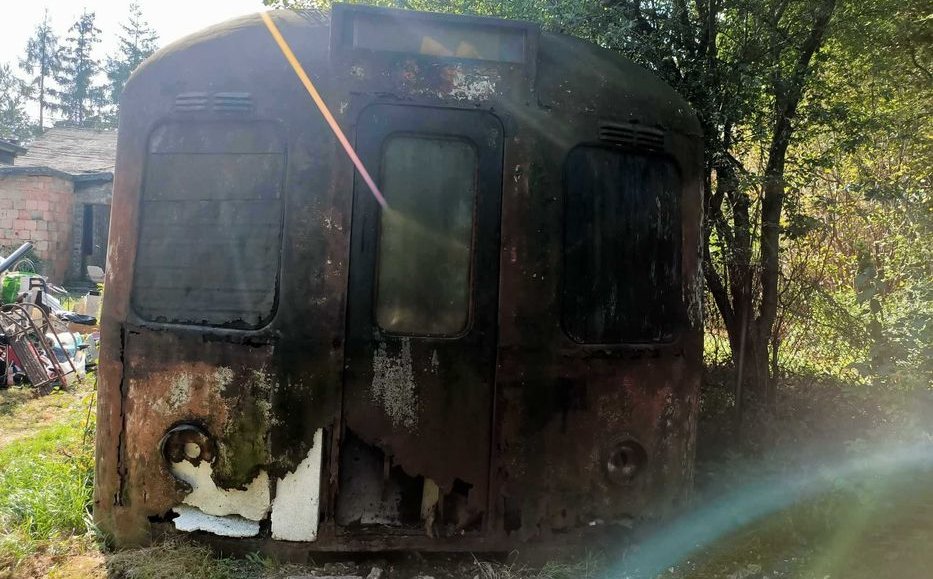 Niespodziewane odkrycie wagonu stołecznego metra z lat 50. Jak uratować zabytek?