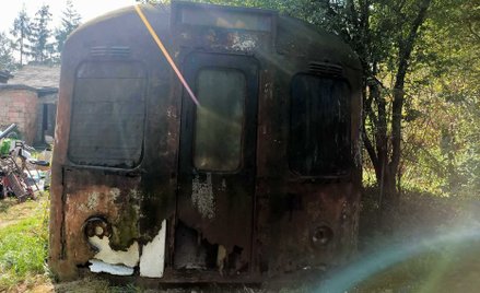 Ten niepozorny wrak jest jedyną zachowaną makietą wagonu metra budowanego w Warszawie w latach 50. X