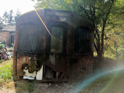 Ten niepozorny wrak jest jedyną zachowaną makietą wagonu metra budowanego w Warszawie w latach 50. X