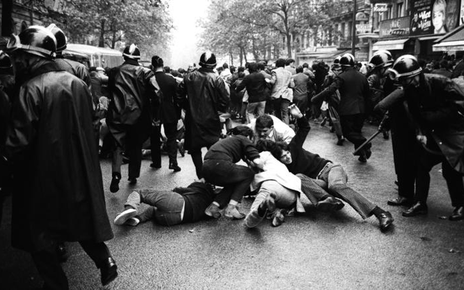 16 maja 1968 r. policja zaatakowała wspólną demonstrację studentów i związków zawodowych w Paryżu.