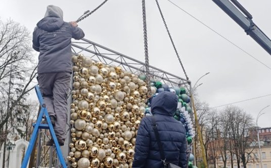Dekoracje świąteczne w centrum Charkowa