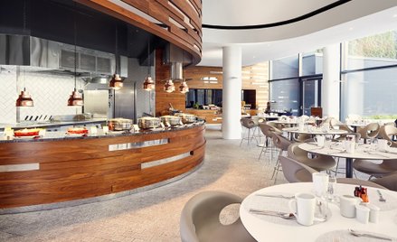 Hotele ruszą jednak bez restauracji