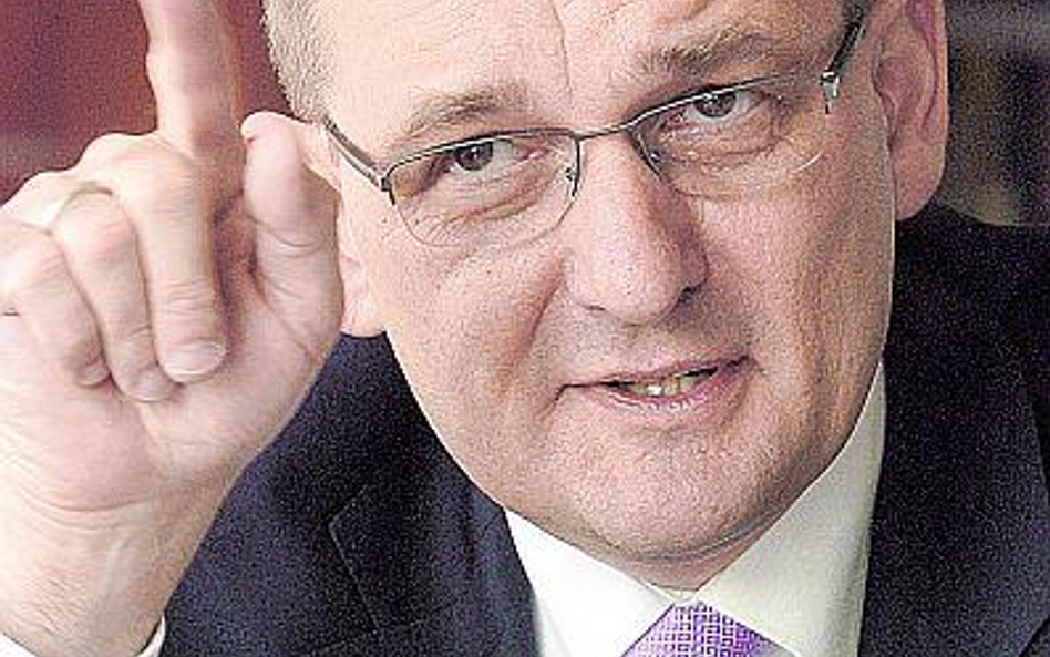 Kazimierz Stańczak, dyrektor generalny Polbanku EFG, zamierza czekać na wyjaśnienia KNF.