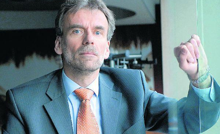 Unima 2000, której prezesem jest Krzysztof Kniszner, może pozbyć się dwóch spółek zależnych.