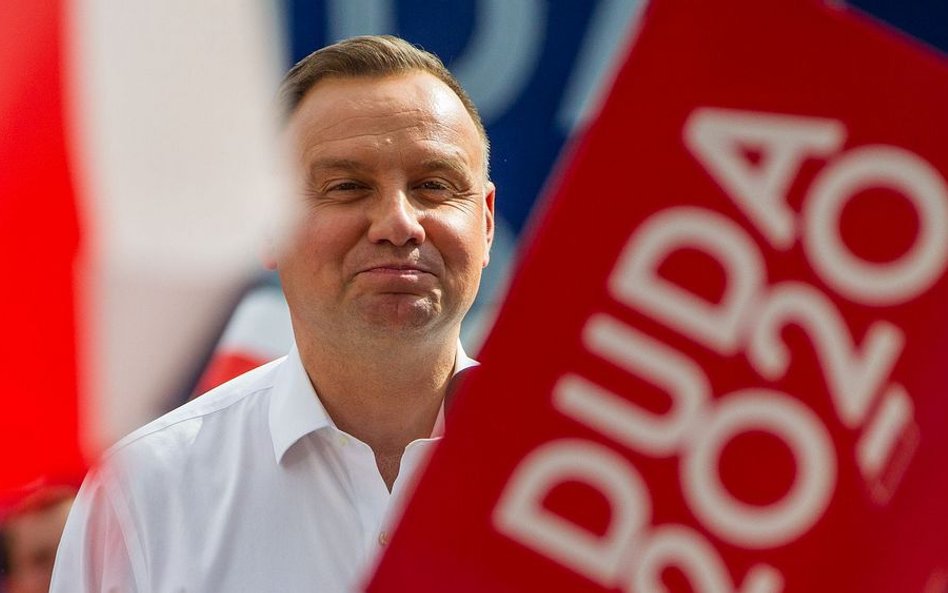 Sondaż: Duda niecałe 2 pkt. proc. przed Trzaskowskim