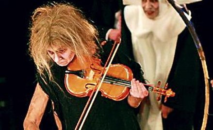 Poznańska „Burza” zdobyła nagrodę Yorrica. Na zdjęciu od lewej: Głos Wyspy (Daniela Popławska), idmo