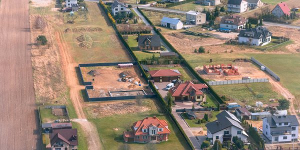 Mieszkańcy żądają milionowych odszkodowań od miasta. Wartość ich działek spadła