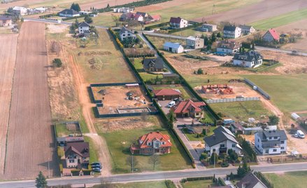 Mieszkańcy domagają się od miasta milionowych odszkodowań za spadek wartości działek / zdjęcie ilust