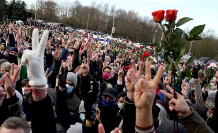 Białoruś: Pogrzeb Romana Bondarenki. Tysiące osób pożegnało demonstranta z Mińska