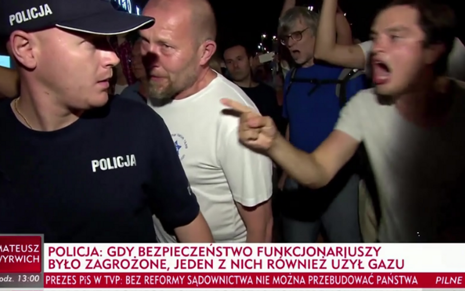 Jeden z protestujących był "jak opętany, oszalały bez mała rzucał się na policjantów" - ocenił Brudz