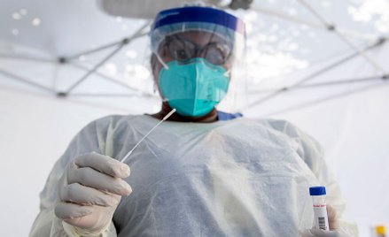 Pandemia koronawirusa: liczba zakażeń przekroczyła 20 milionów