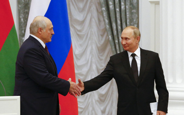 Władimir Putin kupuje Aleksandra Łukaszenkę