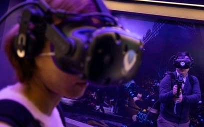 HTC dzięki goglom VR zorganizowało wirtualną konferencję
na ponad 2 tys. uczestników.