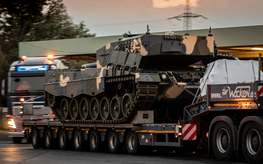 Pierwsze Leopardy 2A4 przyjechały na Węgry – posłużą one do szkolenia węgierskich czołgistów przed d
