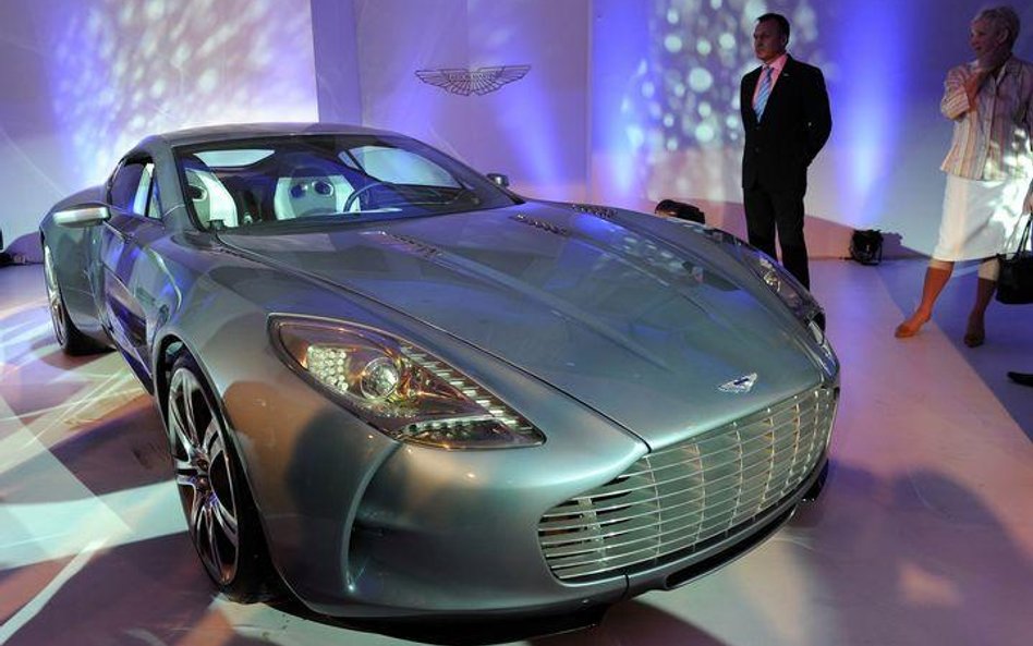 Aston Martin One-77, prezentowany podczas otwarcia nowego salonu w Bombaju