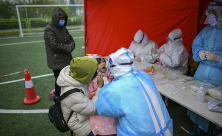 Koronawirus w Chinach: Po dwóch zakażeniach władze testują na COVID całe miasto