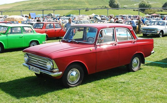 Moskwicz-408, produkowany od 1964 roku, był jednym z najpopularniejszych samochodów w czasach ZSRR.