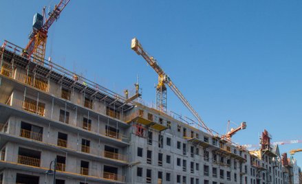 Deweloperzy nacierają na małe miasta. W dużych paraliż