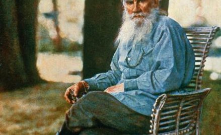 Lew Tołstoj. Kolorowa fotografia Siergieja Prokudina-Gorskiego wykonana w Jasnej Polanie w 1908 r.