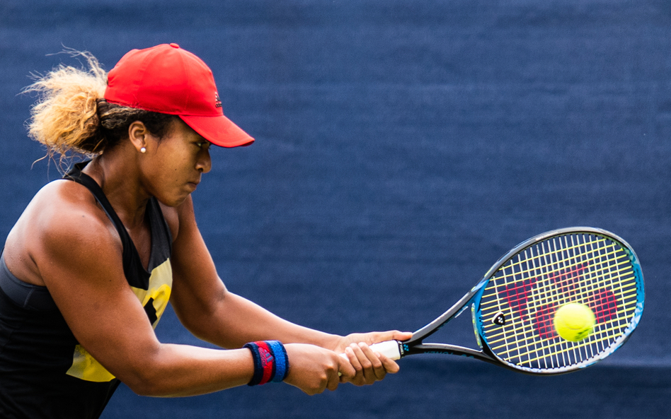 Styl prosto z kortów: tenis triumfalnie wraca do świata mody