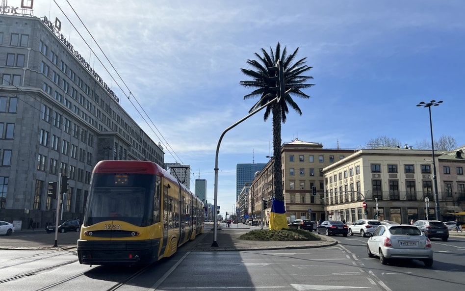 Polacy rzadziej chodzą do restauracji i mniej jeżdżą samochodami