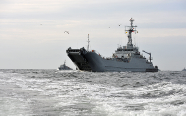 Okręt 8. Flotylli Obrony Wybrzeża podczas manewrów Wargacz-15 w Świnoujściu.
