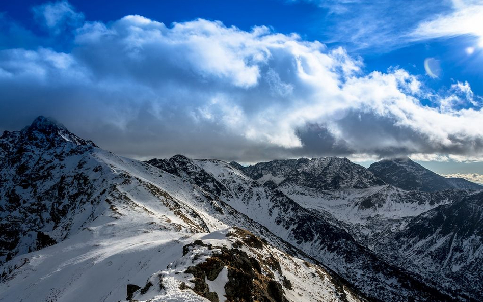 Zima wróciła w Tatry. Obowiązuje zagrożenie lawinowe