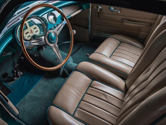 Produkowany był od 1952 do 1954 roku i dziś należy do kolekcjonerskich perełek.