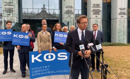 Konferencja Komitetu Obrony Sprawiedliwości. Przy mikrofonie mec. Michał Wawrykiewicz