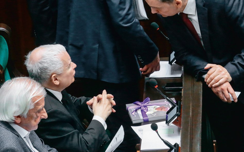 Jarosław Kaczyński, jak się zdaje, oswaja się ze Zbigniewem Ziobrą, traktuje go coraz bardziej jako 