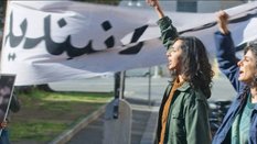 „Czytając Lolitę w Teheranie”, Erana Riklisa zrealizowany według autobiograficznej książki Azar Nafi