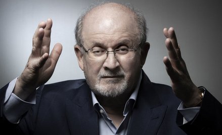 Salman Rushdie (zdjęcie z sesji fotograficznej w Paryżu w 2018 roku)