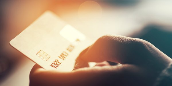 PKO BP ostrzega przed problemami z kartami. Klienci zaniepokojeni