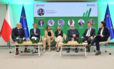 Uczestnicy debaty „Energia dla klimatu – doradztwo energetyczne wsparciem dla samorządów w zielonej 