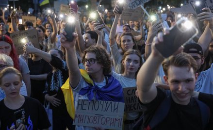 Kartonowy Majdan znów uderza w Zełenskiego. Prezydent Ukrainy ma nowego poważnego rywala