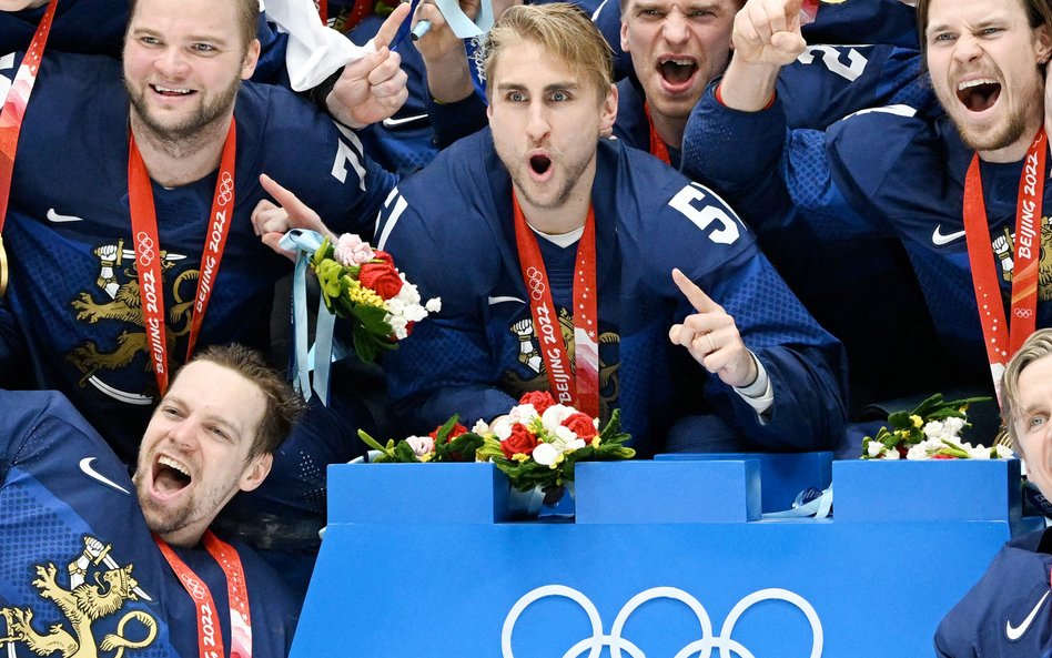Finowie ze złotymi medalami po finałowym zwycięstwie nad hokeistami rosyjskimi