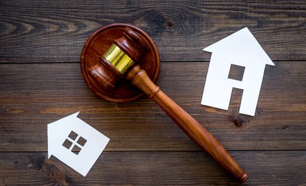 Miała dostać dopłatę. Przez pomyłkę sądu sama została nią obciążona