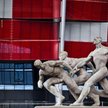 Rzeźba "Sztafeta" autorstwa Adama Romana przed Stadionem Narodowym w Warszawie