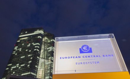 Financial times: Upolityczniony EBC